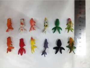 مٹھائی مشین ٹاٹ کے لئے چھوٹے پیویسی زرد مچھلی کھلونا